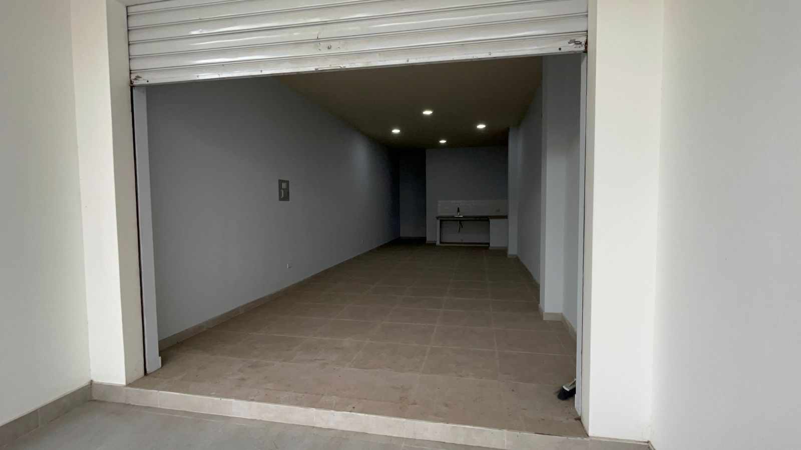 Miniatura de Casa con locales comerciales en venta
