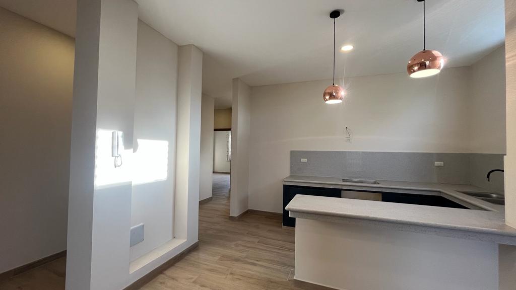 Miniatura de Casa con locales comerciales en venta