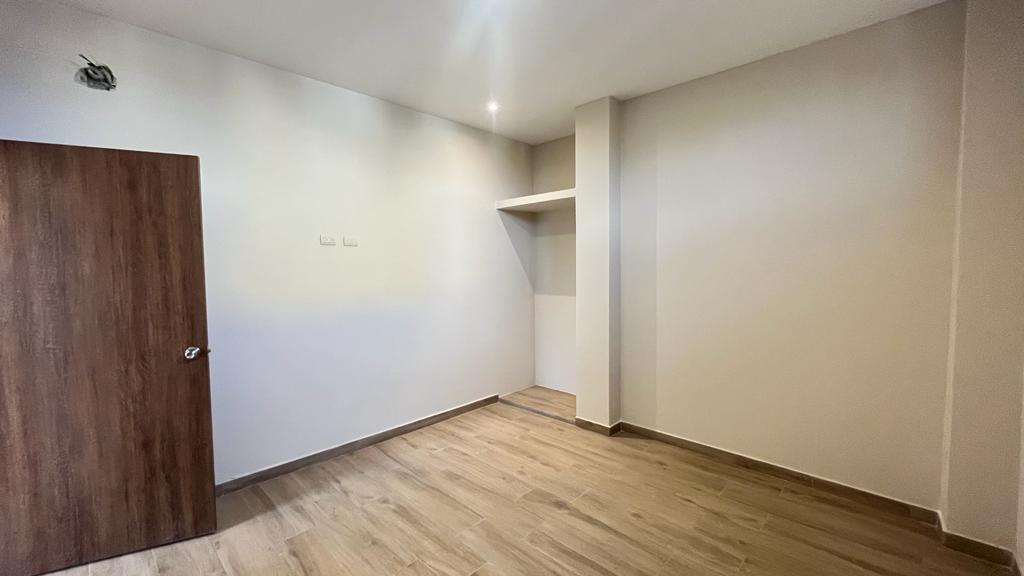 Miniatura de Casa con locales comerciales en venta
