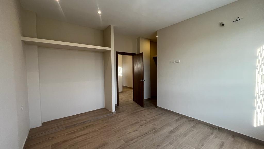 Miniatura de Casa con locales comerciales en venta
