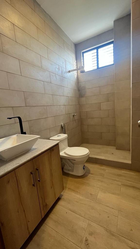 Miniatura de Casa con locales comerciales en venta