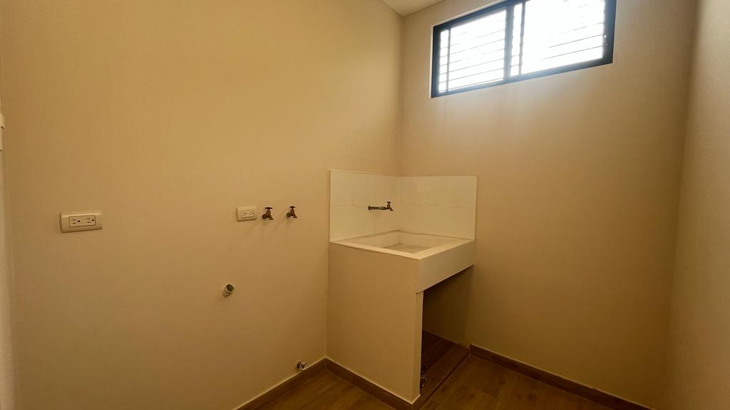 Miniatura de Casa con locales comerciales en venta