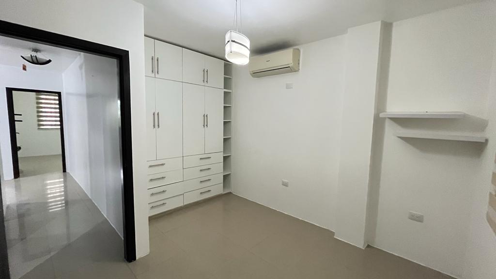 Miniatura de Departamento en venta dentro de urbanización, Machala