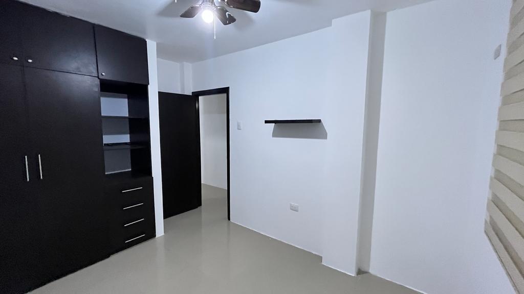 Miniatura de Departamento en venta dentro de urbanización, Machala