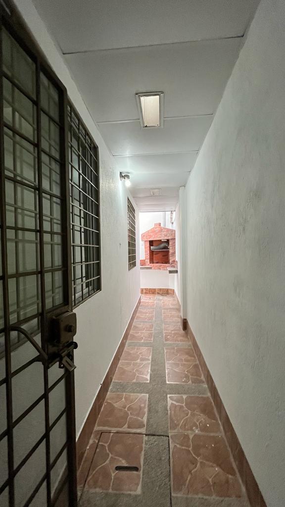 Miniatura de Departamento en venta dentro de urbanización, Machala