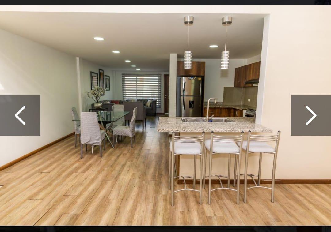 Miniatura de En venta casa en Cuenca, dentro de urbanización