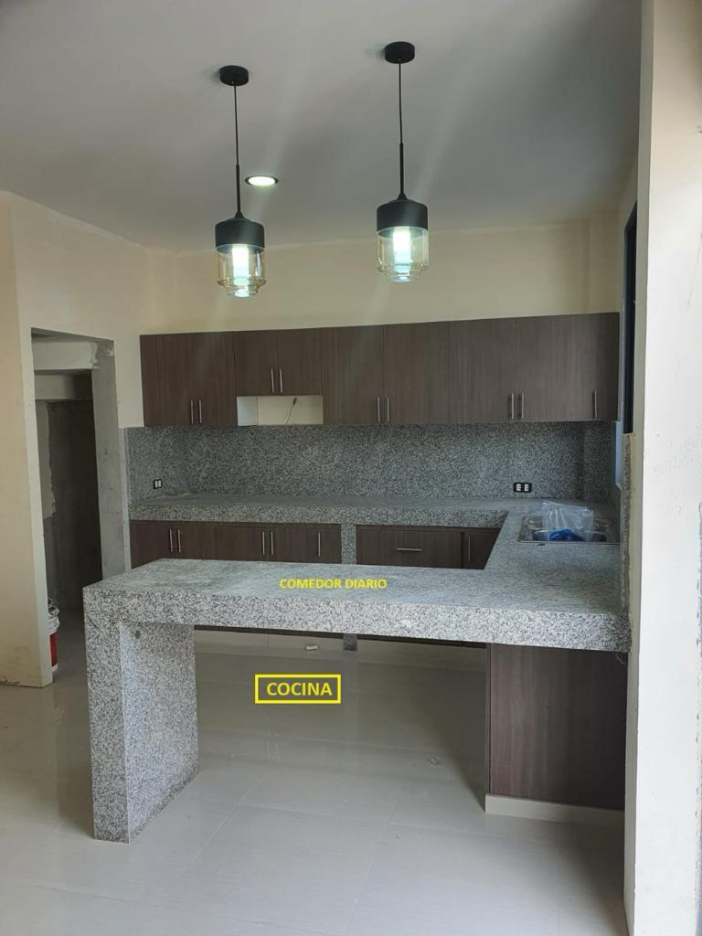 Miniatura de Bonita casa en venta por estrenar en Machala
