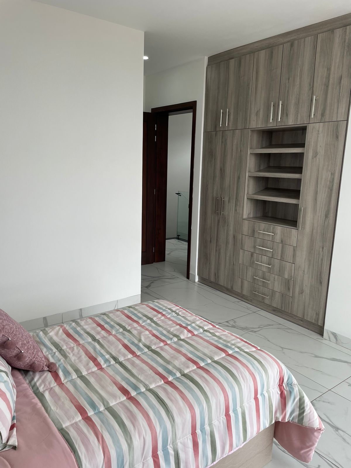 Miniatura de Casa en venta por estrenar dentro de urbanización en Machala