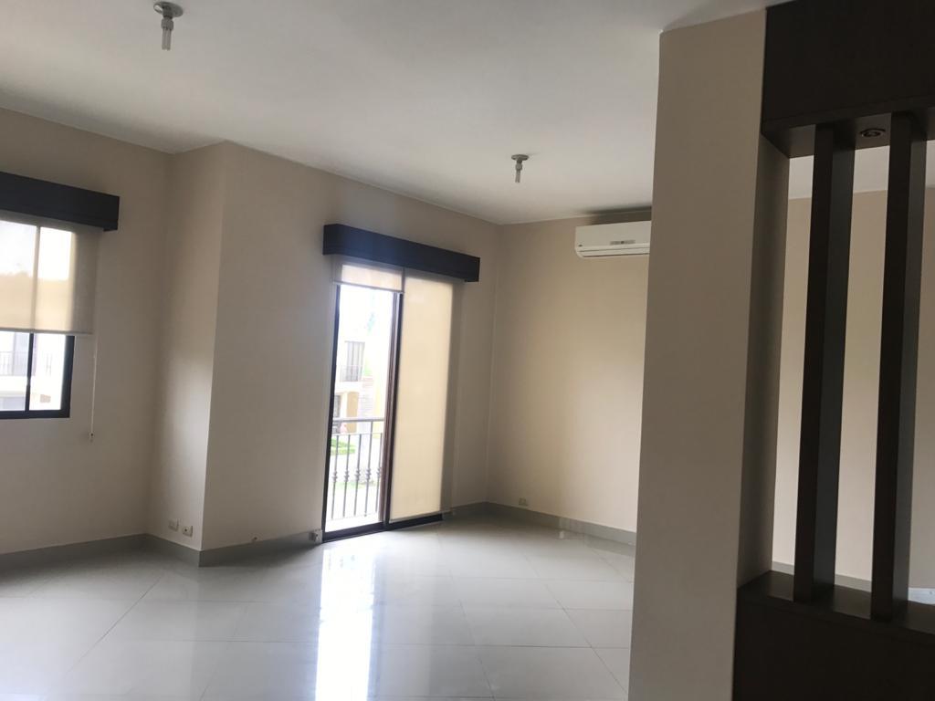 Departamento en renta dentro de urbanización