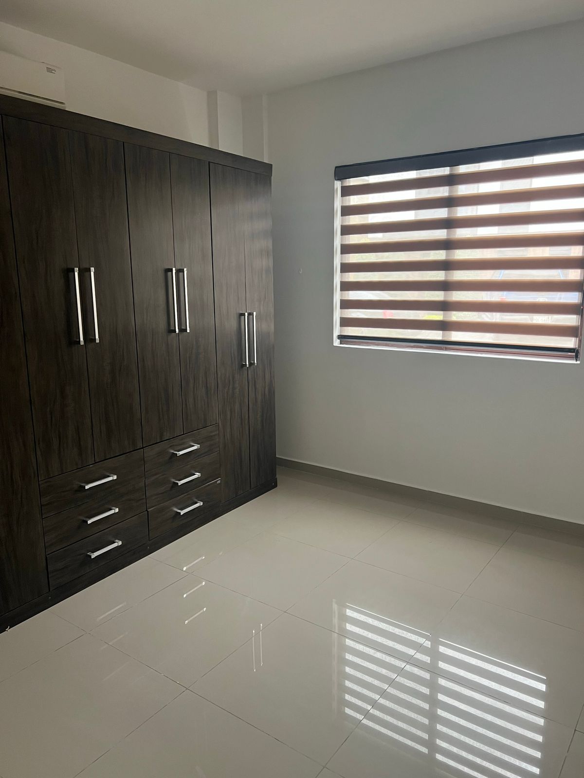 Miniatura de Se vende casa en urbanización, Machala