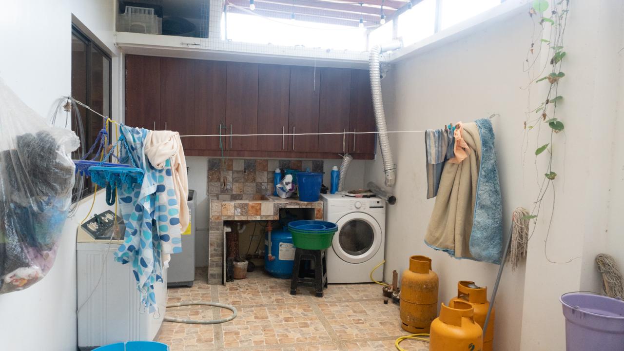 Miniatura de Se vende casa dentro de urbanizacion en Santa Rosa El Oro