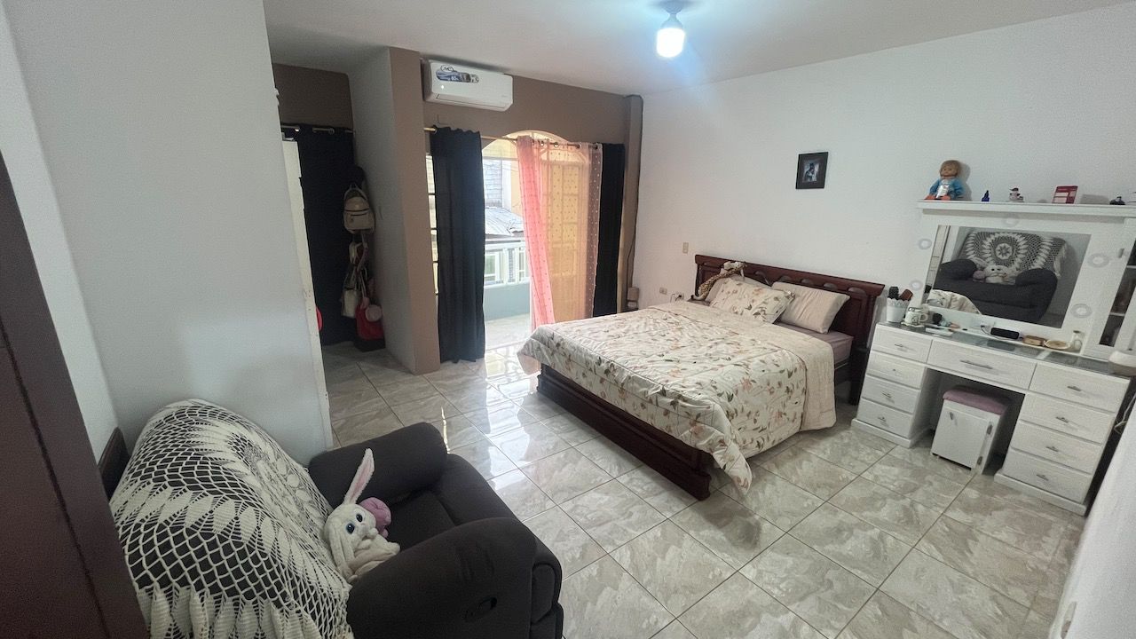Miniatura de Casa en venta en Alcides Pesantez, Machala