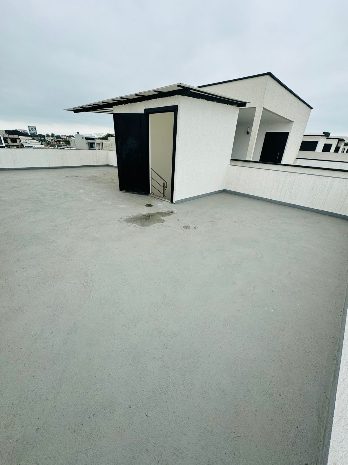 Miniatura de Casa en venta dentro de exclusiva urbanización, Machala
