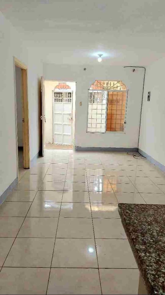 Miniatura de Casa en venta dentro de urbanización Machala