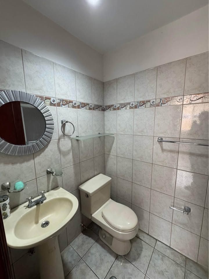 Miniatura de Se vende casa dentro de urbanización San Patricio, Machala