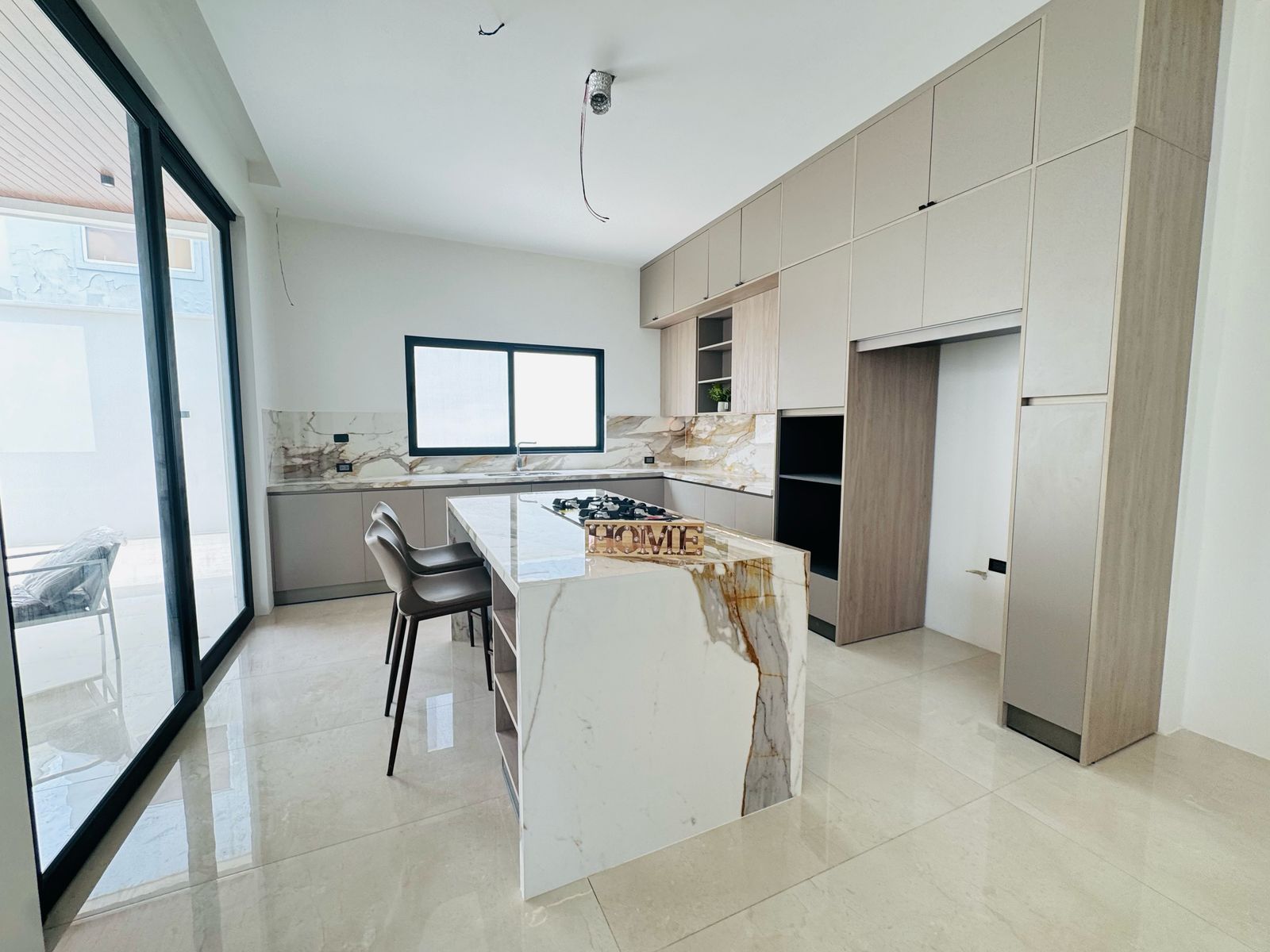Miniatura de Casa en Venta en Urbanización Privada, Machala