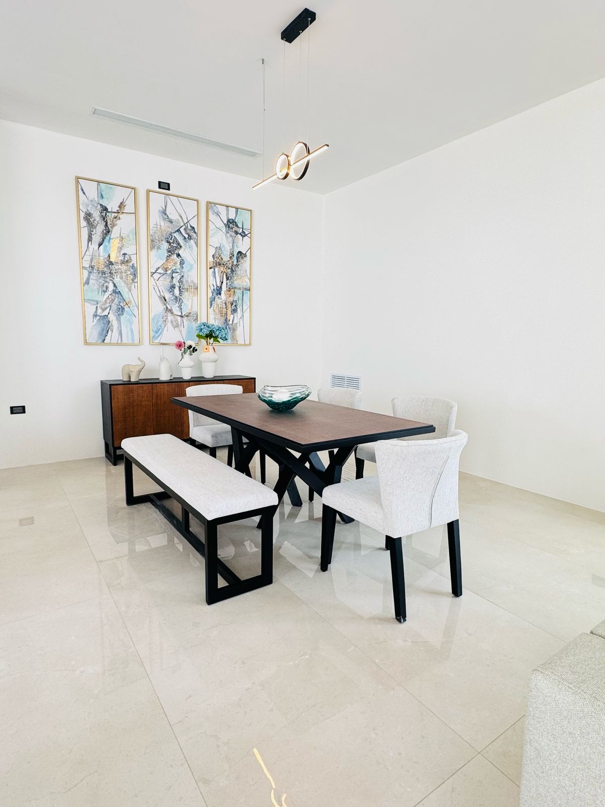 Miniatura de Casa en Venta en Urbanización Privada, Machala