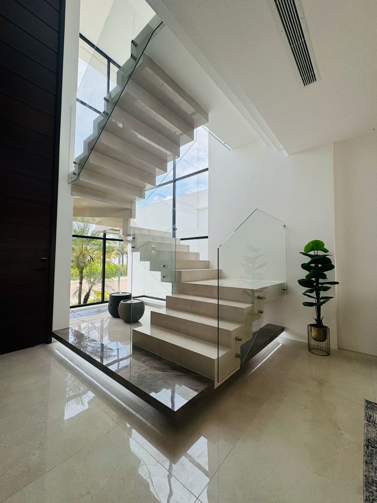 Miniatura de Casa en Venta en Urbanización Privada, Machala