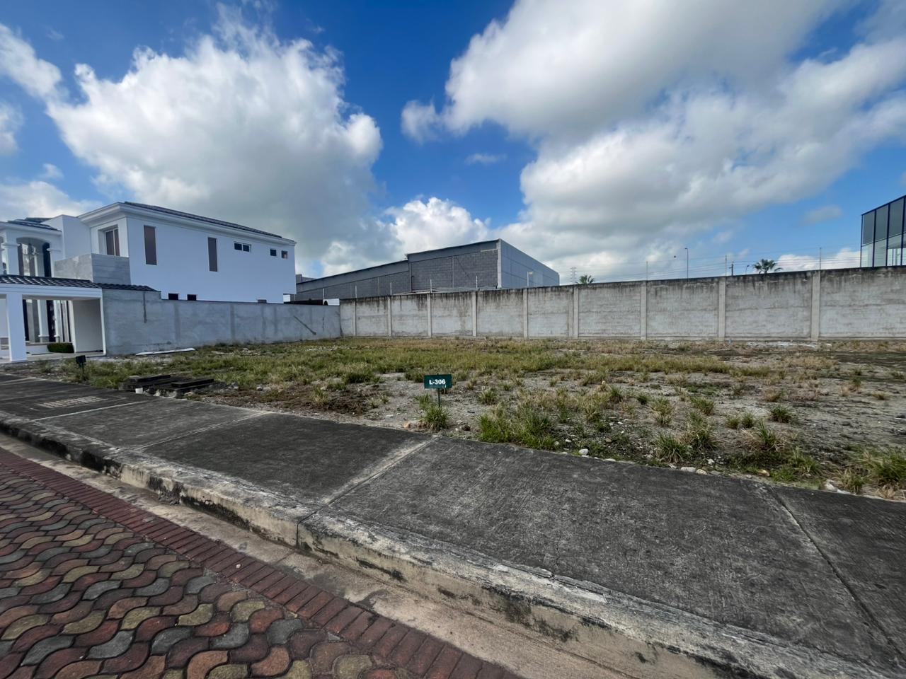 Terreno en venta en exclusiva urbanización privada