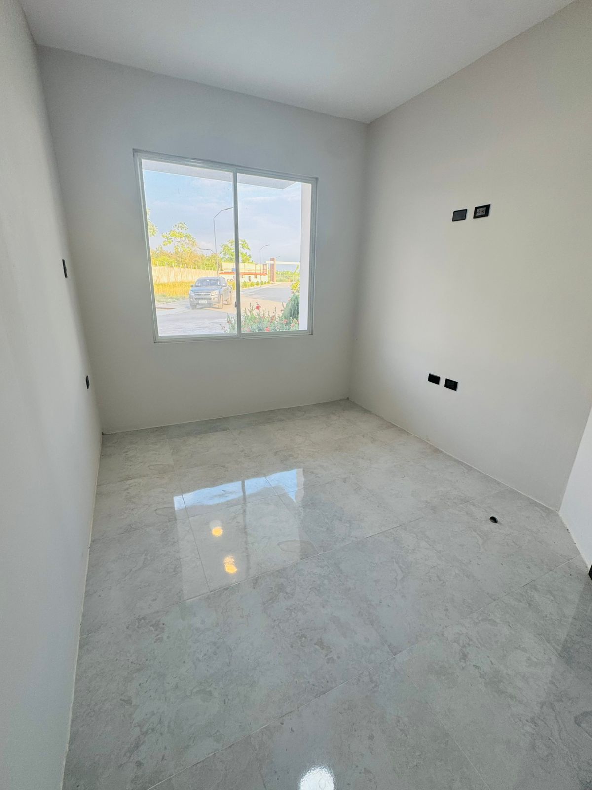 Miniatura de Se vende casa en urbanización privada por estrenar