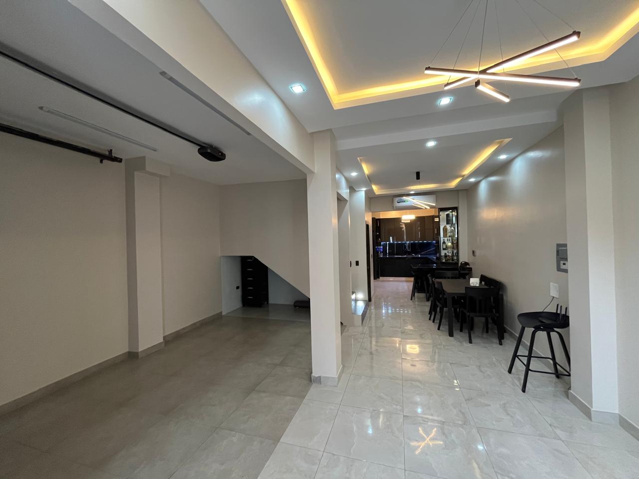 Miniatura de Hermosa casa semi amoblada en venta en Machala