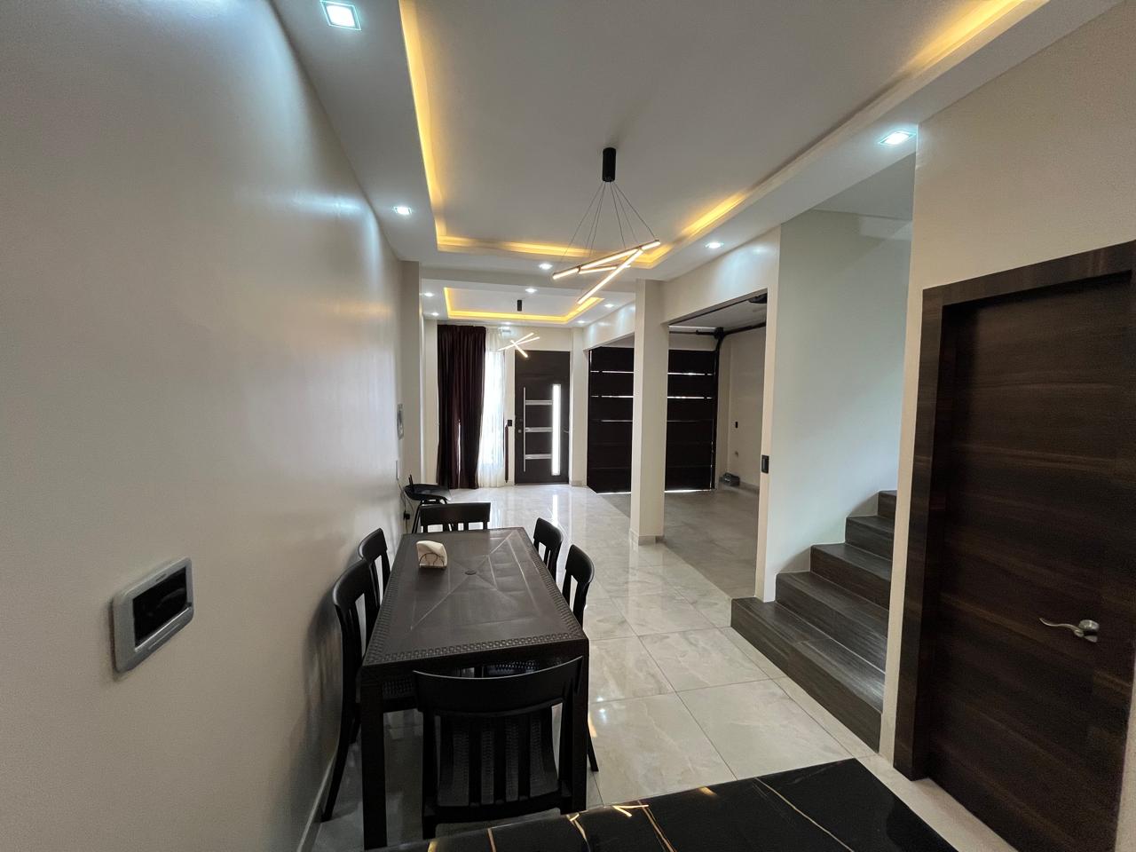 Miniatura de Hermosa casa semi amoblada en venta en Machala