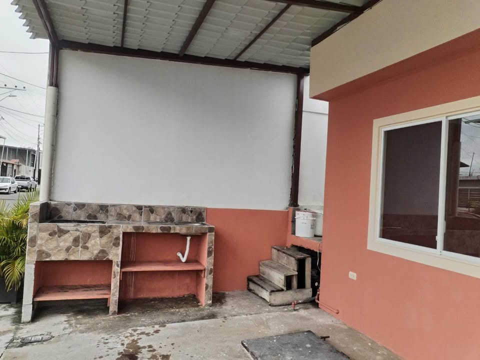 Miniatura de Se vende casa dentro de urbanización en Machala