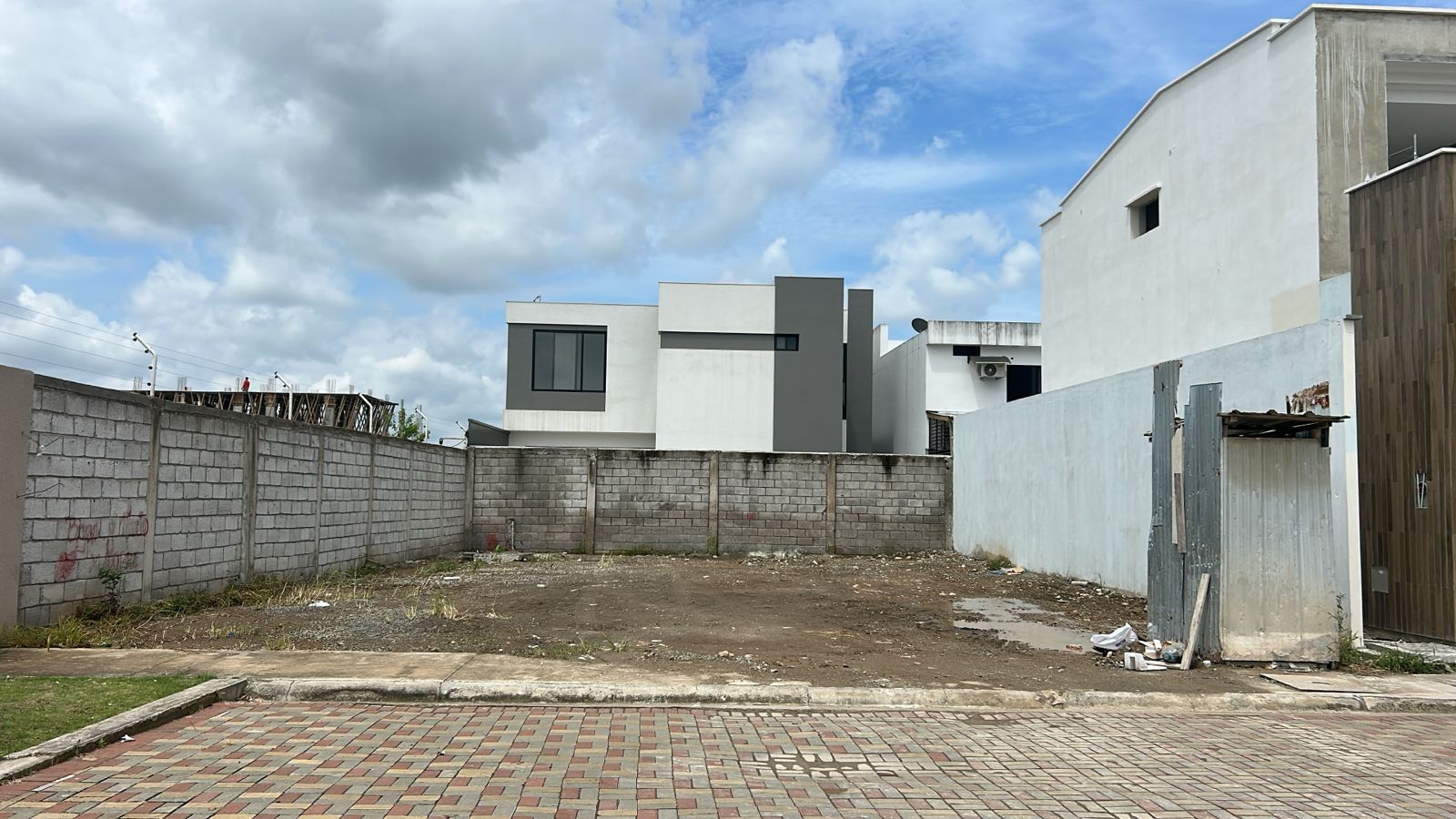 Miniatura de Se vende terreno dentro de urbanización privada, Machala