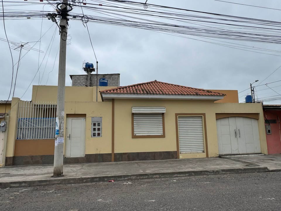 Casa Independiente con Local Comercial, Machala