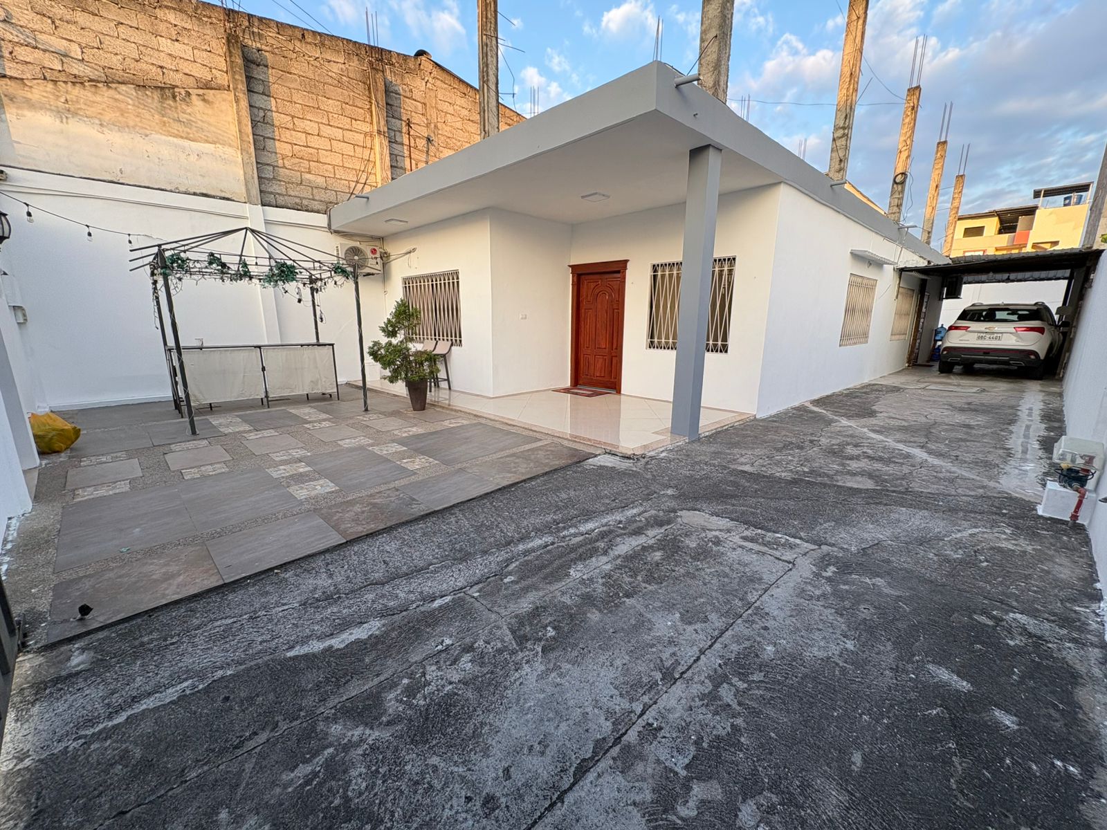Hermosa villa en venta ubicada en Machala