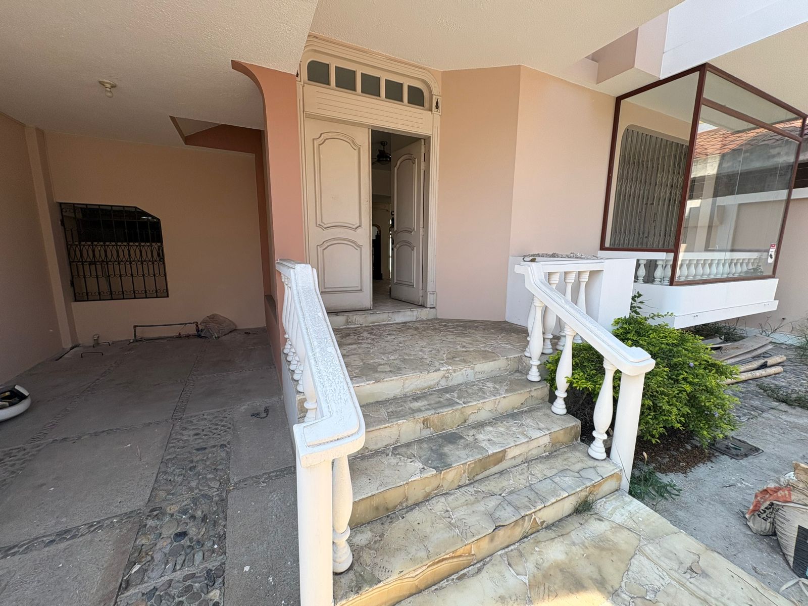 Casa Ideal para Empresas u Oficinas Ubicado en Machala