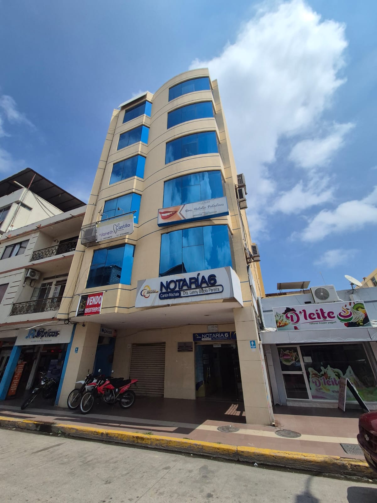 Edificio en Venta Ubicado en el Centro de Machala